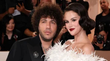 موعد رومانسي.. سيلينا جوميز وبيني بلانكو يلمعان في حفل الجولدن جلوب 2026